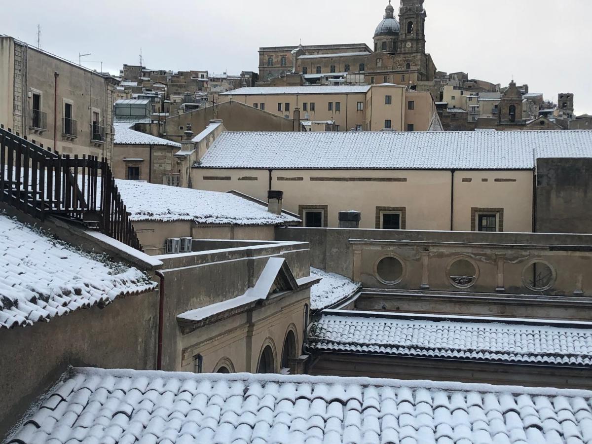 Bed and Breakfast Il Piccolo Attico Caltagirone Exterior foto