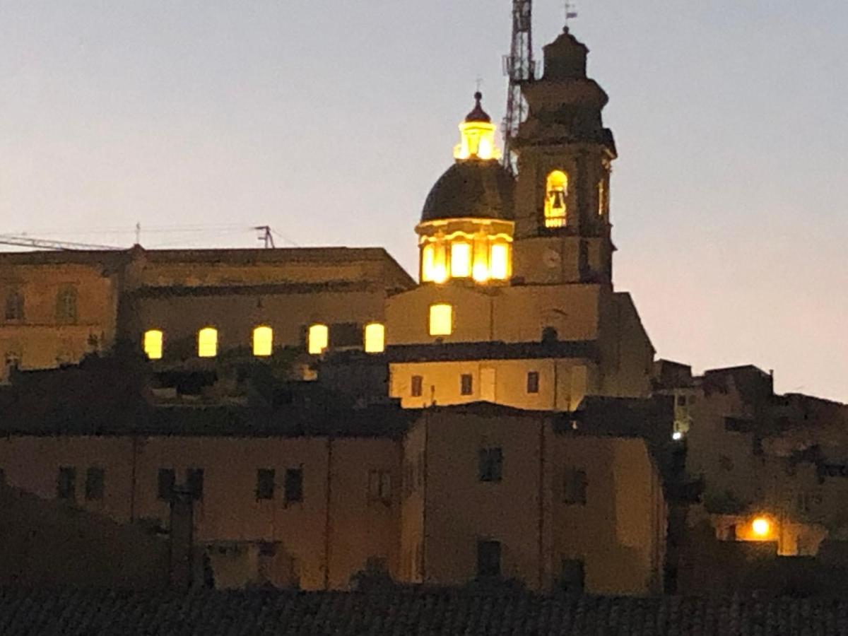 Bed and Breakfast Il Piccolo Attico Caltagirone Exterior foto