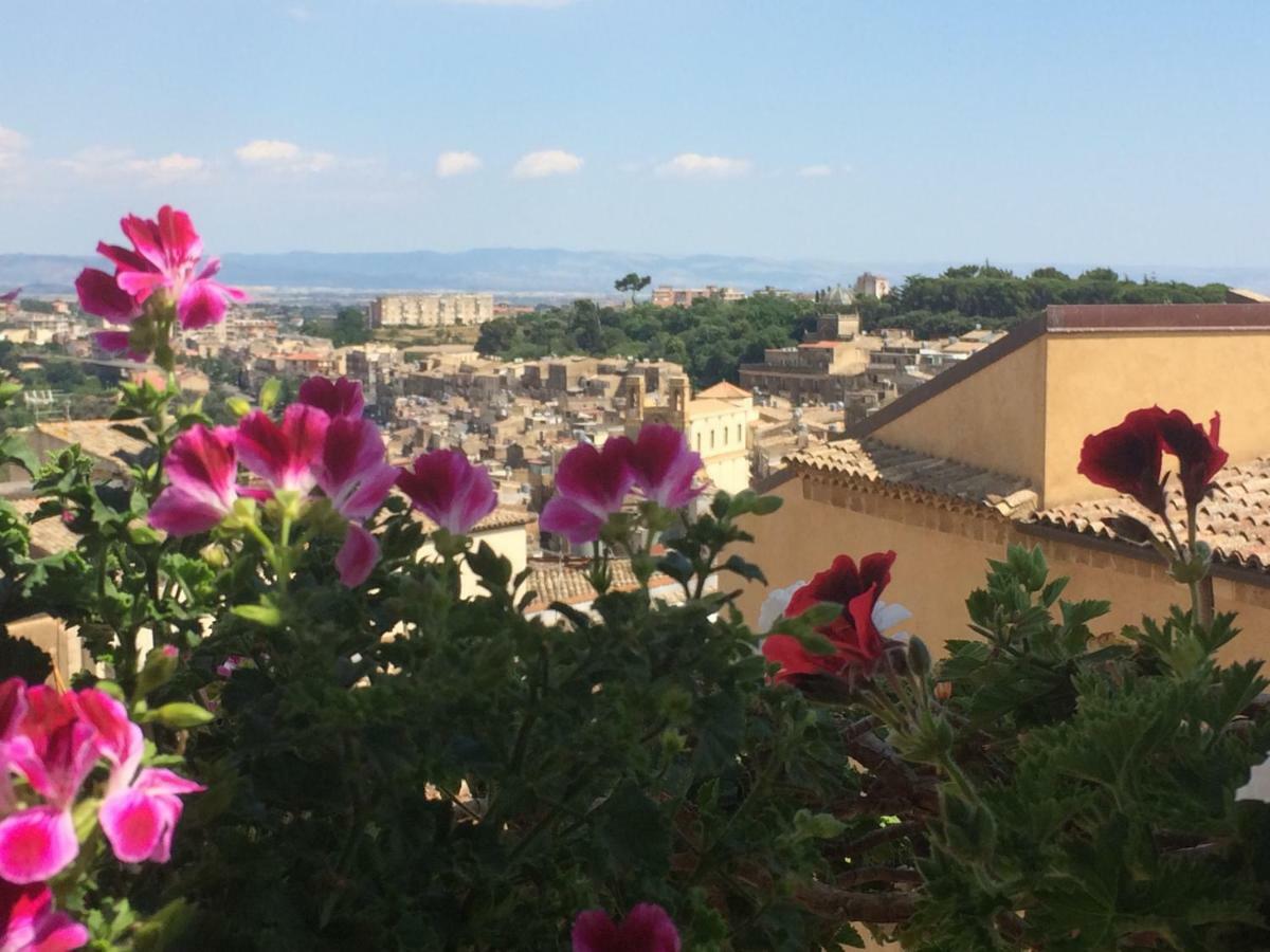 Bed and Breakfast Il Piccolo Attico Caltagirone Exterior foto