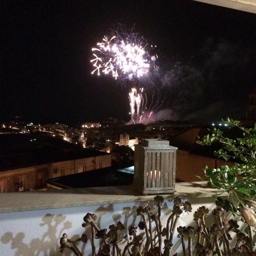 Bed and Breakfast Il Piccolo Attico Caltagirone Exterior foto