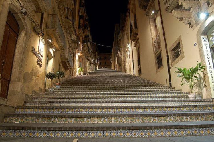 Bed and Breakfast Il Piccolo Attico Caltagirone Exterior foto